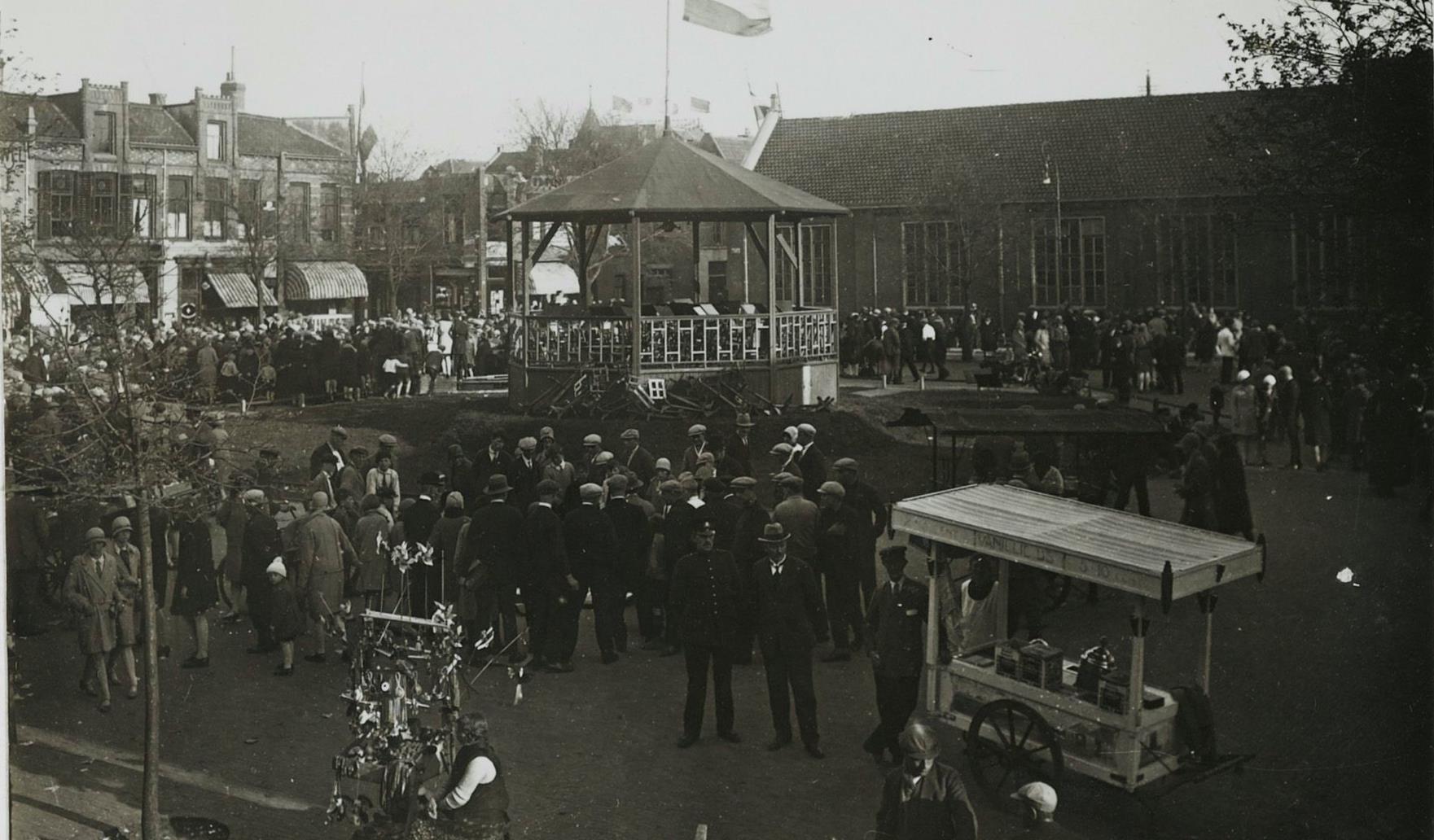 Gebalde vuisten op het Willemsplein