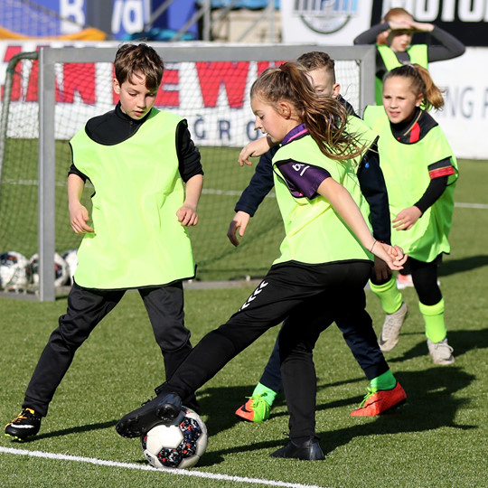 3 april Tata-Kids of Steel® Football clinic